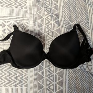 VS Black T shirt bra